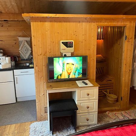 Chalet Free Sauna & Spa Superking Bed Killaloo Exterior photo
