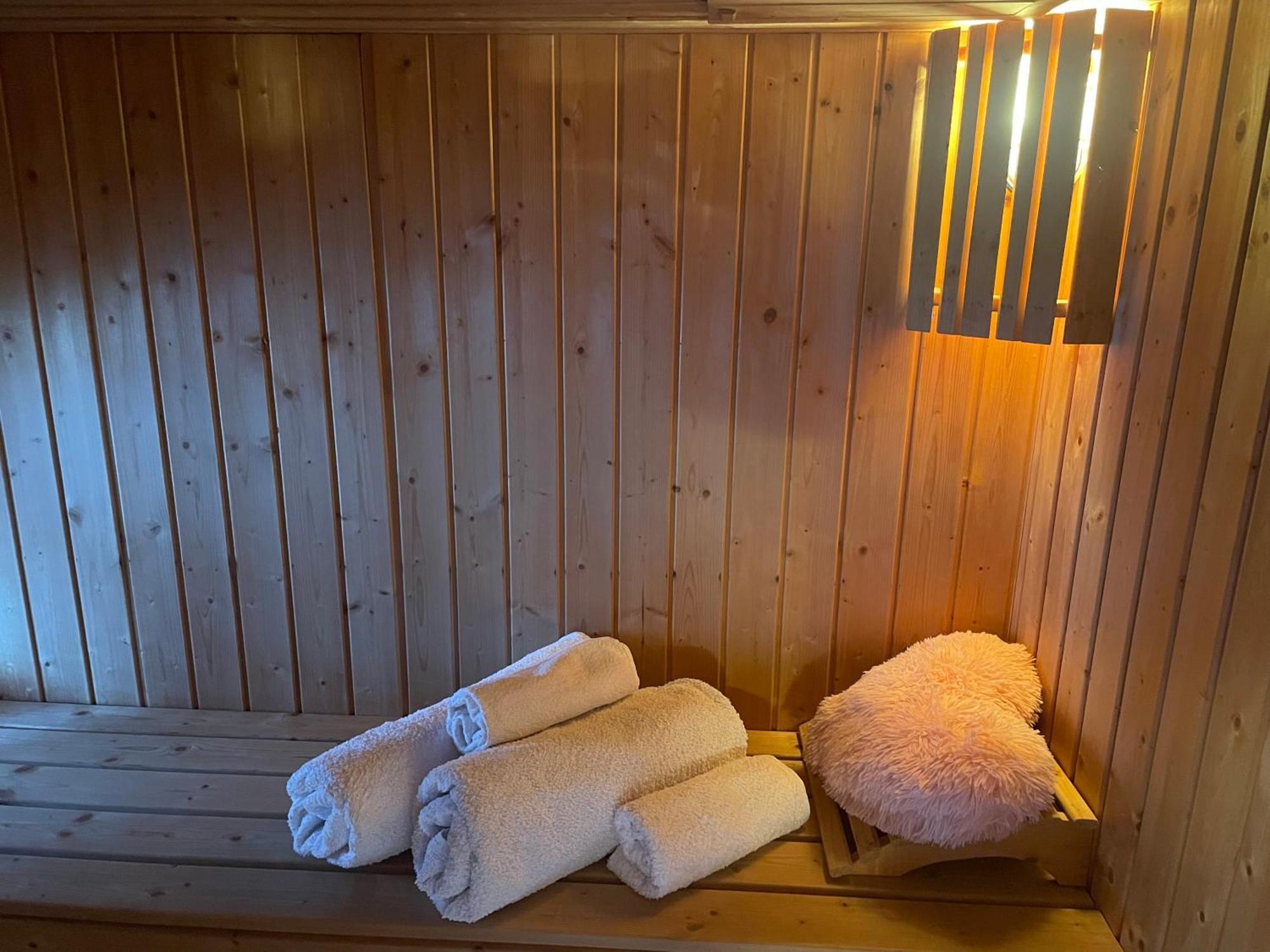 Chalet Free Sauna & Spa Superking Bed Killaloo Exterior photo
